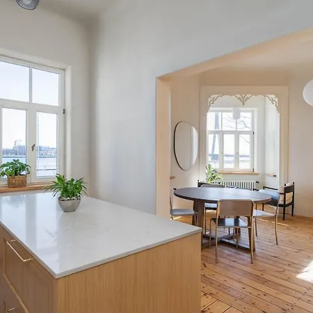 Charming Flat With Beautiful Riverside Views Lejlighed *