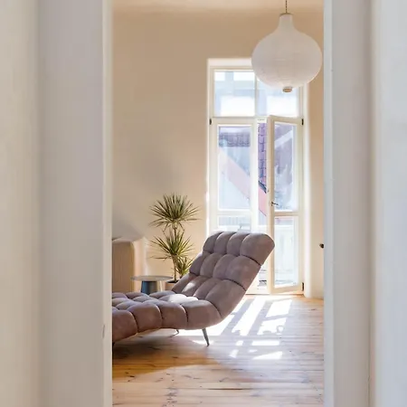 Charming Flat With Beautiful Riverside Views *