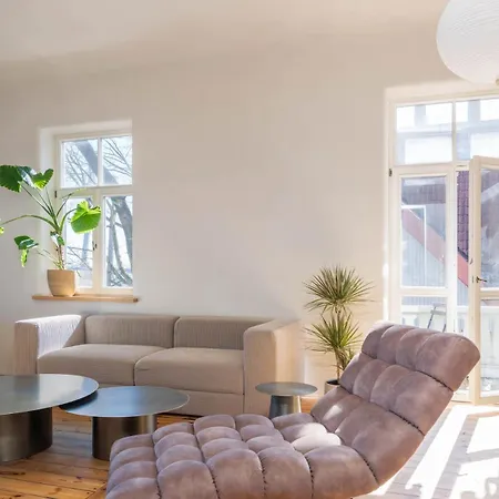 Charming Flat With Beautiful Riverside Views *