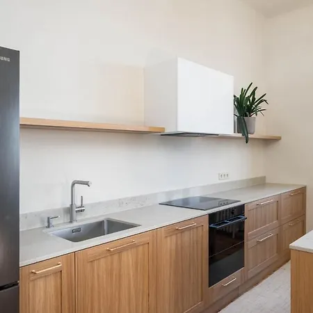 Charming Flat With Beautiful Riverside Views *