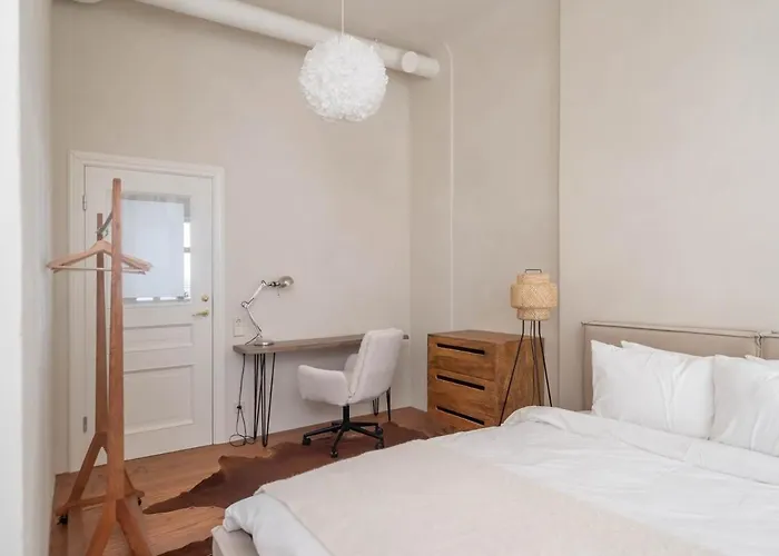 Charming Flat With Beautiful Riverside Views *