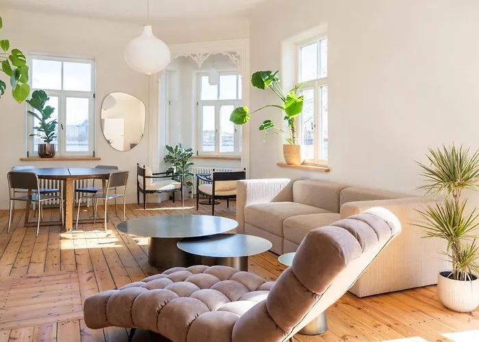 Dzīvoklis Charming Flat With Beautiful Riverside Views Riga