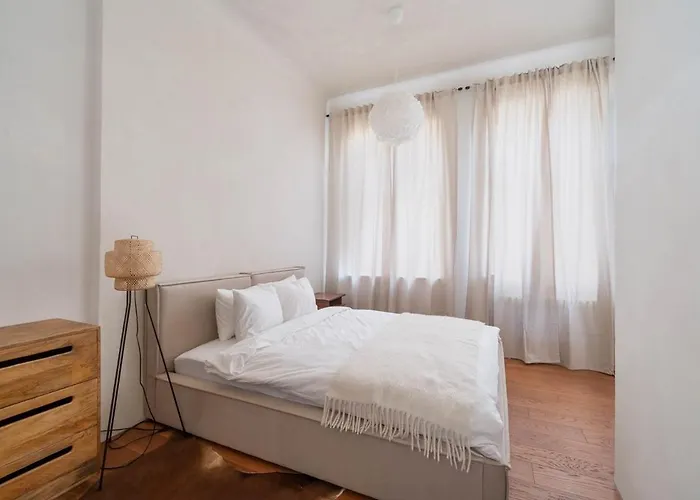 Charming Flat With Beautiful Riverside Views *