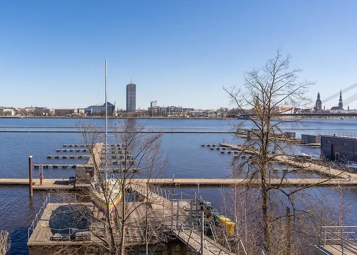Dzīvoklis Charming Flat With Beautiful Riverside Views Riga