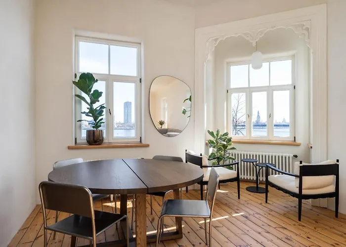 Charming Flat With Beautiful Riverside Views Dzīvoklis Riga