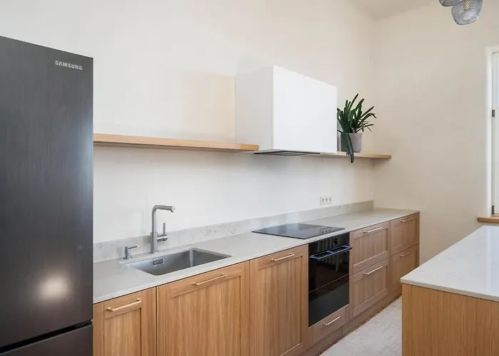 Charming Flat With Beautiful Riverside Views *