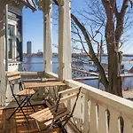 Charming Flat With Beautiful Riverside Views * Рига