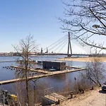 Apartment Charming Flat With Beautiful Riverside Views