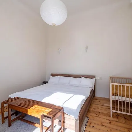 Charming Flat With Beautiful Riverside Views شقة
