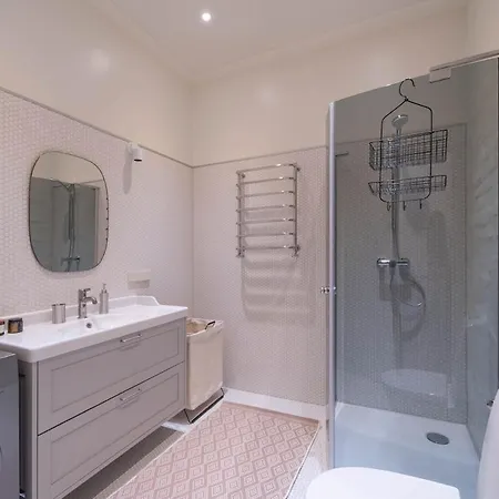 Charming Flat With Beautiful Riverside Views شقة *