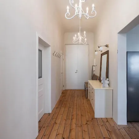 Charming Flat With Beautiful Riverside Views