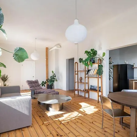 Charming Flat With Beautiful Riverside Views