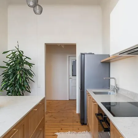 Charming Flat With Beautiful Riverside Views *